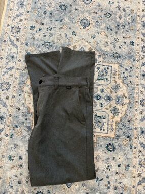 Travis Matthews Grey Open to Close 2.0 pants. 33x30